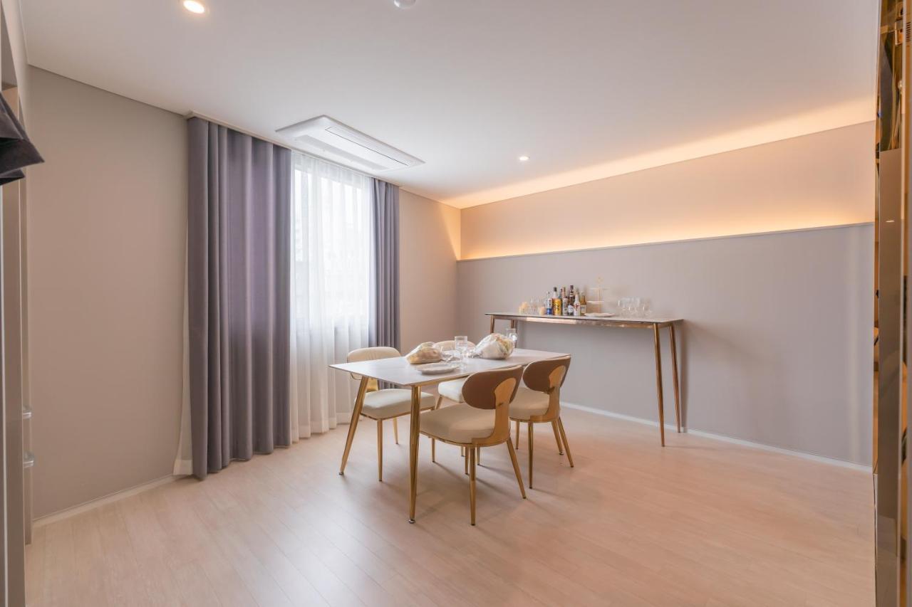 Denbasta Central Hotel Seomyeon Busan Bagian luar foto