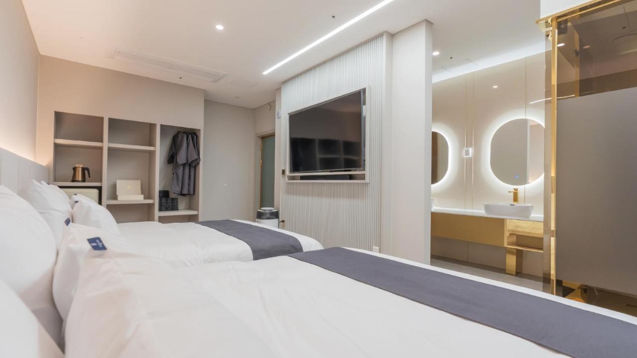 Denbasta Central Hotel Seomyeon Busan Bagian luar foto