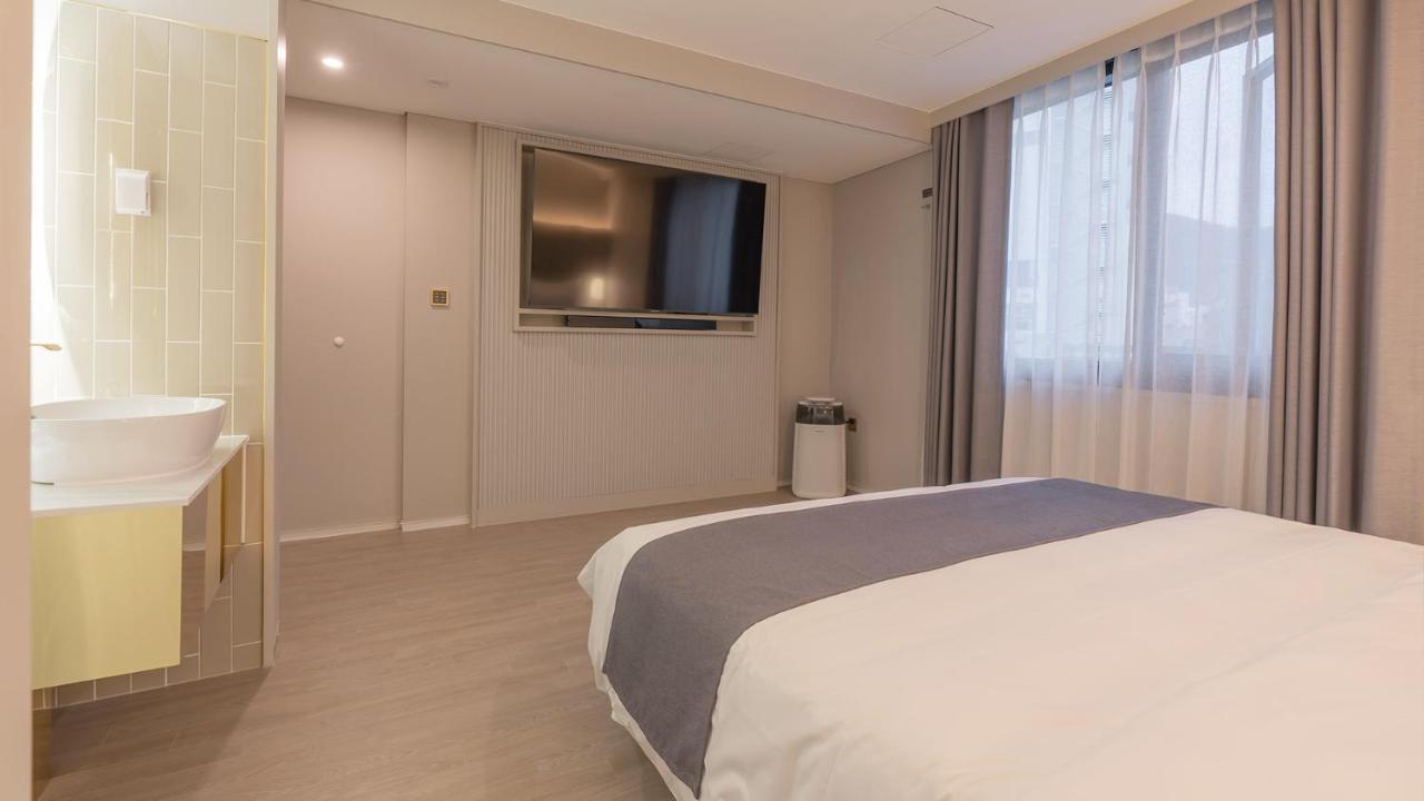Denbasta Central Hotel Seomyeon Busan Bagian luar foto